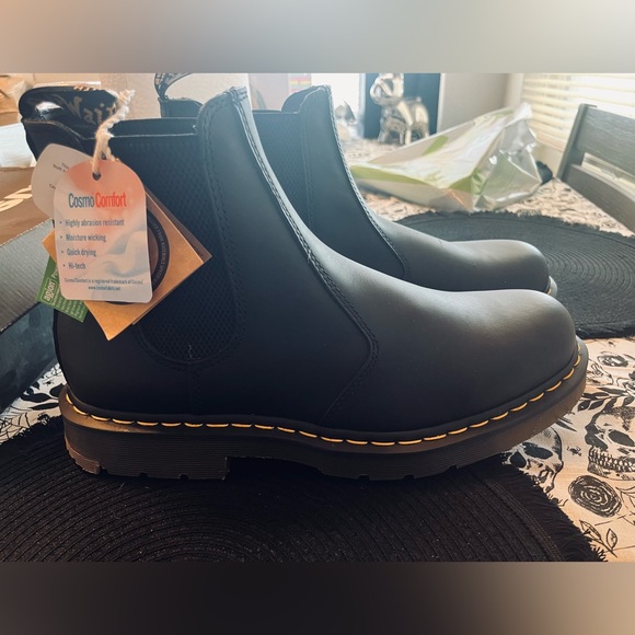 Doc Martens 2976 SLIP RESISTANT LEATHER CHELSEA BOOTS - Picture 1 of 3